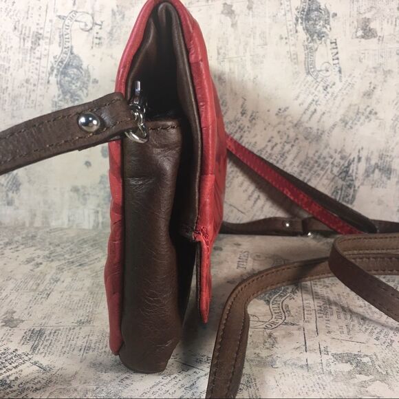 ALEXANDER LEATHER Crossbody / Wristlet Bag - Picture 4 of 13